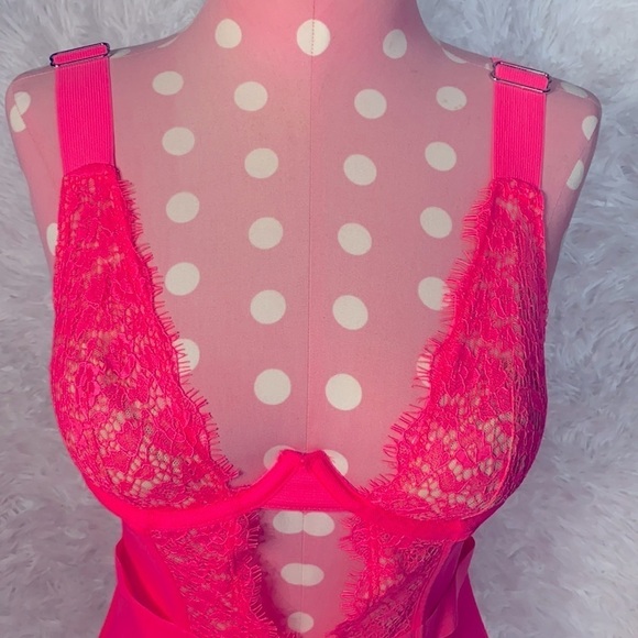 Victoria’s Secret neon pink Merry Widow sheer lace & mesh garter lingerie - Picture 3 of 11